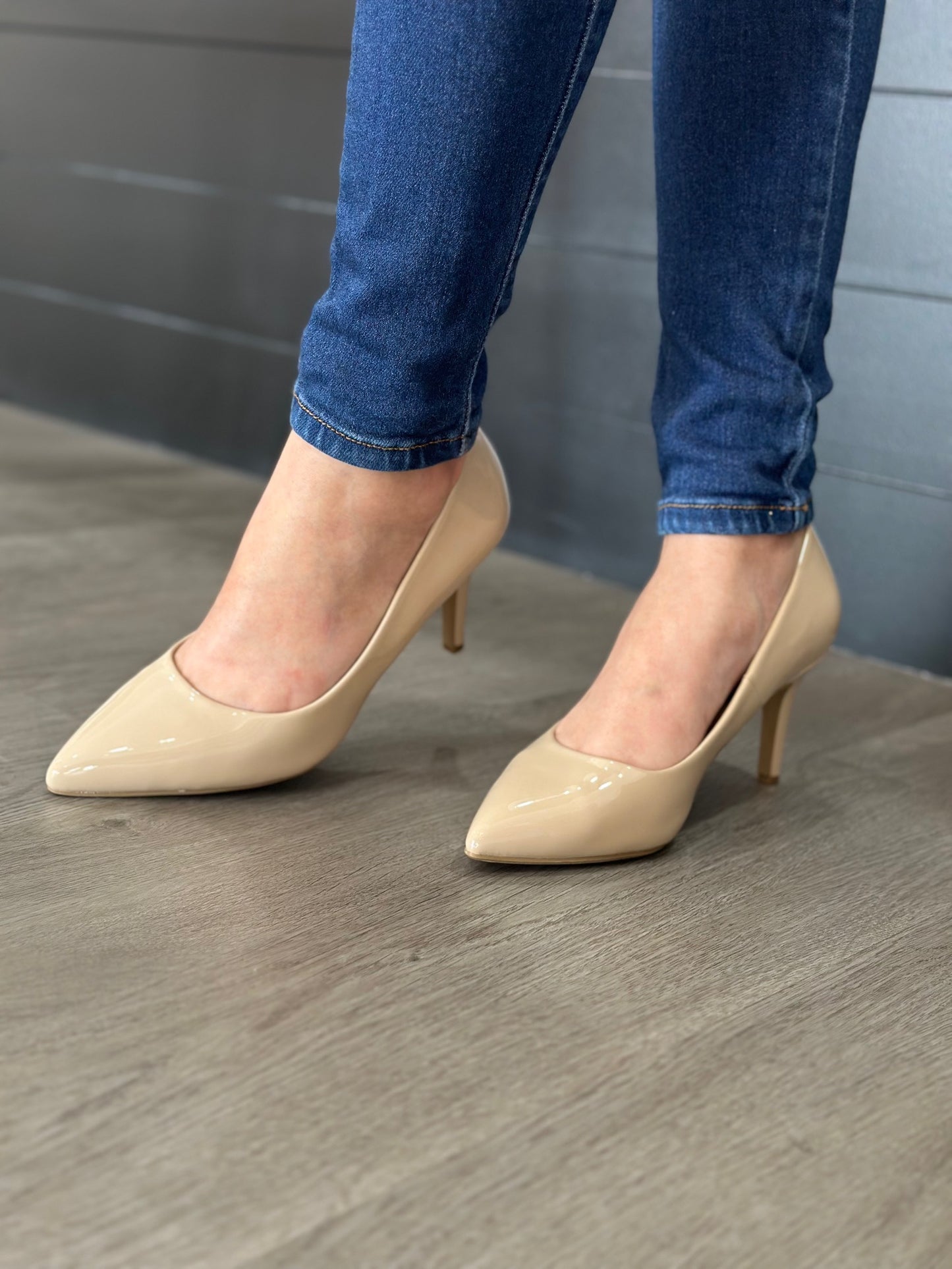 Coen Nude closed toe heel