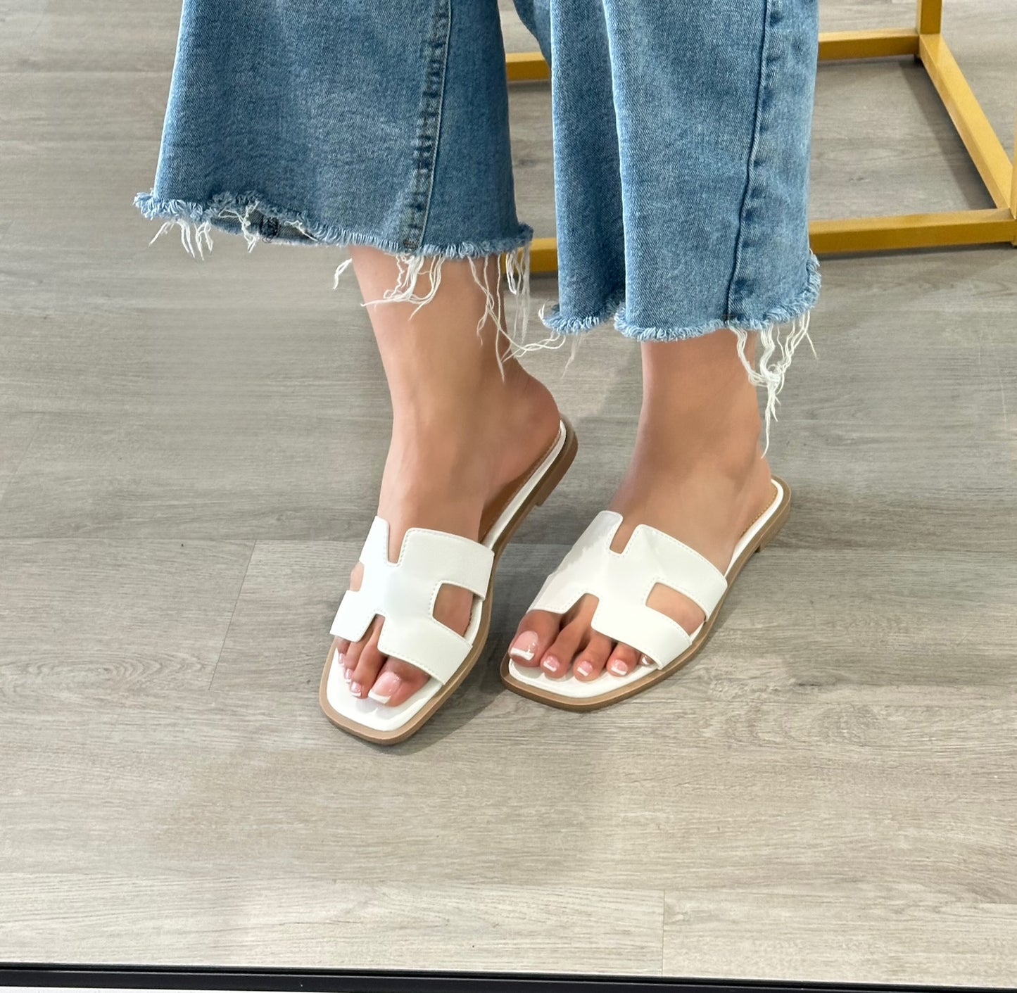 Zoey White sandal