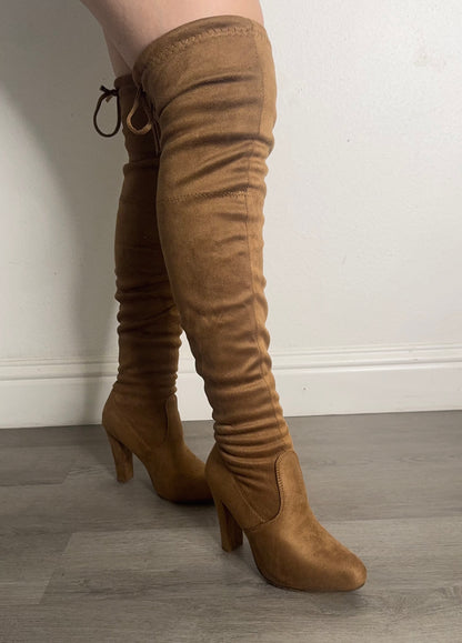 Dasia tan long boot