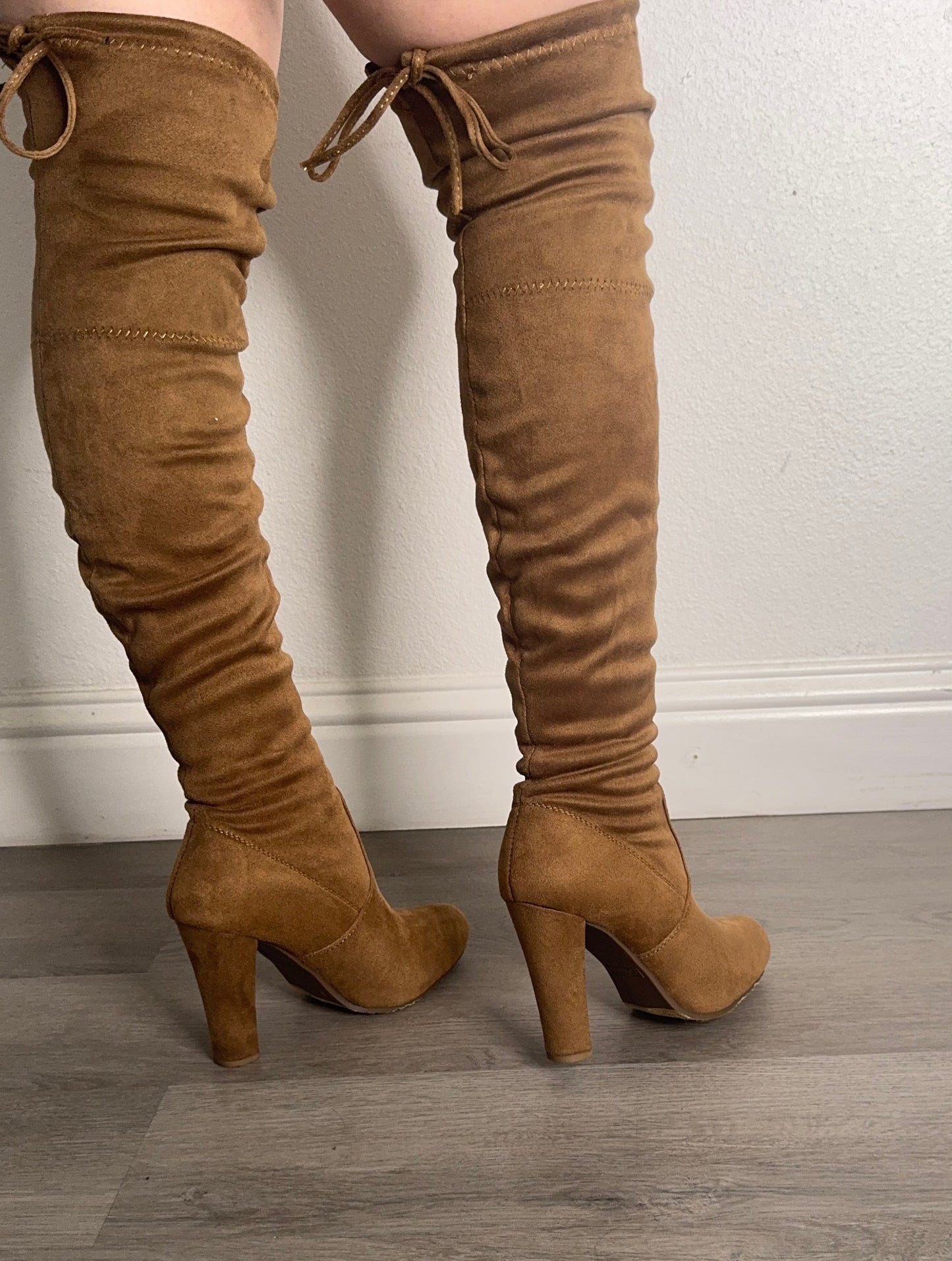 Dasia tan long boot