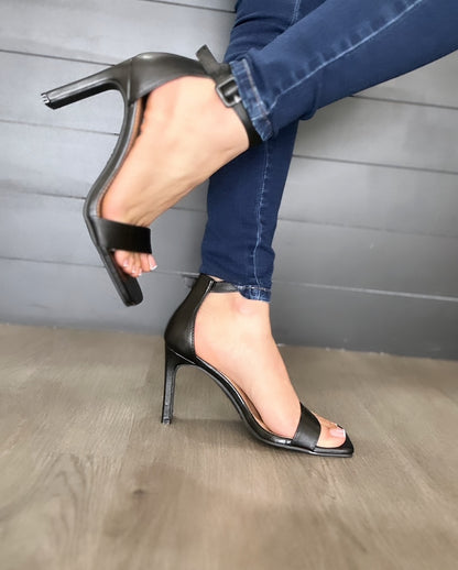 Essentials Heel