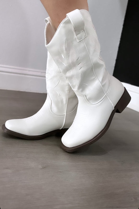 NASH White cowboys Boots